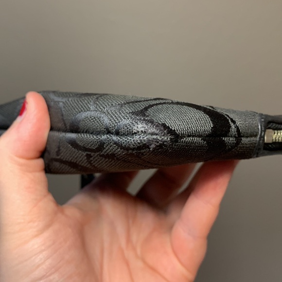 EUC - Coach Signature Jacquard Black Wristlet unbranded strap - Picture 15 of 16